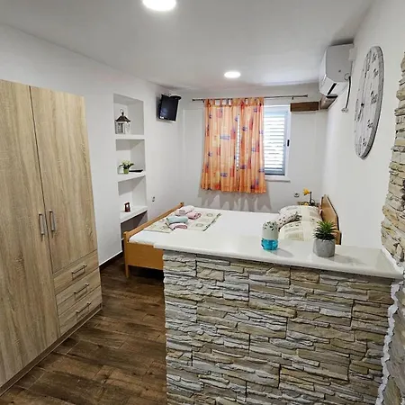 Apartment 17